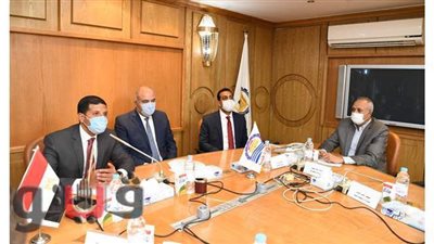 محافظ قنا ورئيس الهيئة العامة للاستثمار يلتقيان بعدد من المستثمرين | صور