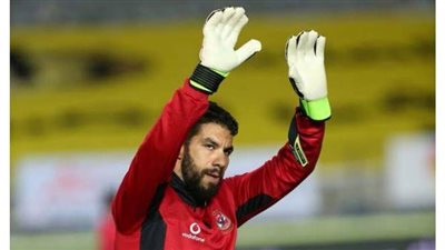 هل يشارك الأهلي في مهرجان اعتزال شريف إكرامي بعد تعليق حذائه ؟