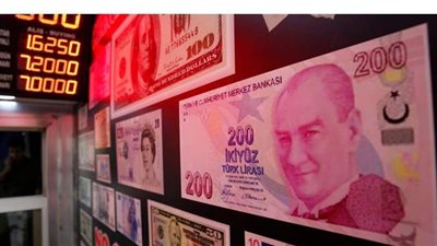 الليرة التركية تهوي مجدداً أمام الدولار
