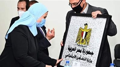 وزيرة التضامن تزور مركز التدريب والتشغيل المهني بغيط العنب في الإسكندرية