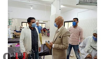 وكيل وزارة الصحة بالشرقية يتفقد سير العمل بمركز الغسيل الكلوي بقرية الغار