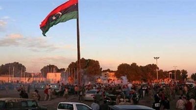 متظاهرون يتوجهون إلى مقر رئاسة حكومة الوفاق في طرابلس