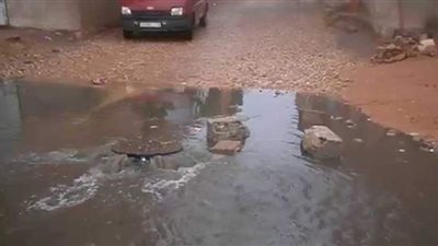 انفجار خط صرف صحي رئيسي وانقطاع المياه بالوليدية ومنقباد في أسيوط