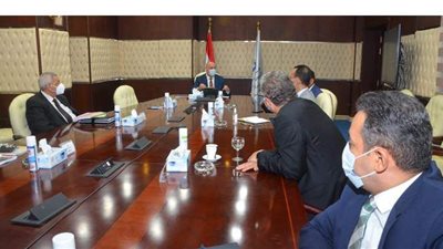 وزير الإسكان يستعرض مشروع تنمية البوابة الاقتصادية الشمالية الشرقية لمصر 