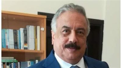 أسامة مهران يكتب: ميدان محمول على ضفة نهر (قصيدة)