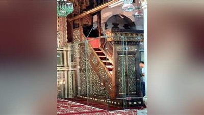 تركيب أول حاجز حماية شفاف حول منبر مسجد السلطان أبو العلا الأثرى| صور