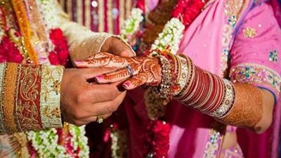 بسبب مساعدة زوجة لها بالمنزل.. هندية تطلب الطلاق