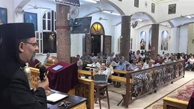 مطران أبوقرقاص للكاثوليك يجتمع مع خدام كاتدرائية أم النعم الإلهية