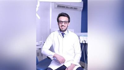 طبيب أسنان يوضح الفرق بين استخدام البوتكس والليزر  في علاج الابتسامة اللثوية