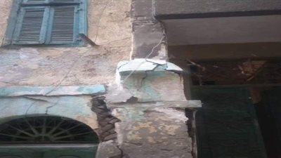 انهيار جزئي بعقار  في منطقة طه الحكيم بطنطا| صور