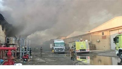 اندلاع حريق في عدة مستودعات بجدة | فيديو