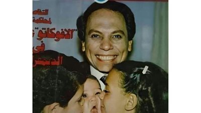 محمد إمام يسترجع ذكريات طفولته بصورة رفقة أشقائه و الزعيم