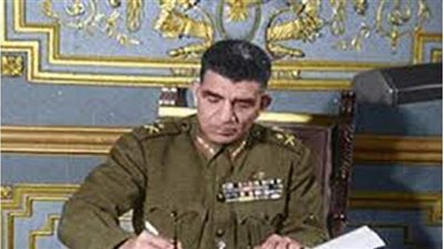 اللواء محمد نجيب يطالب بدعم الصحافة للثورة