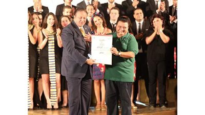 تكريم وليد عوني واسم الفنان محمود عزمي في 