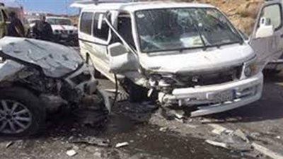 مصرع وإصابة ٧ أشخاص في تصادم ميكروباص مع سيارة نصف نقل بأسيوط