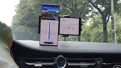 شاهد أول هاتف في العالم بشاشة دوارة | فيديو