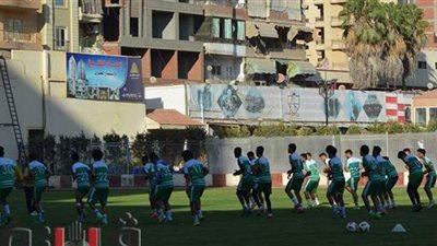 بلدية المحلة يتدرب في السابعة صباحا استعدادا لاستئناف الدوري | صور