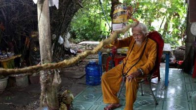 عجوز فيتنامي يمتنع عن حلاقة شعره لـ 80 عاماً خوفا من الموت| صور
