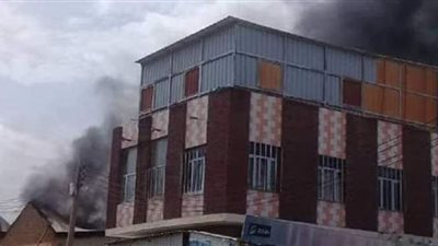 محتجون يحرقون أحد الأسواق في سوق كسلا بالسودان