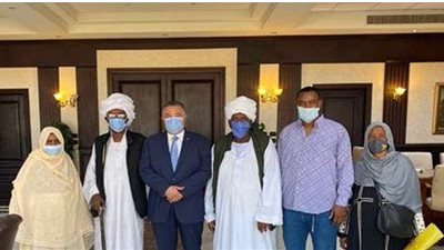 محافظ البحر الأحمر يلتقي أهالي حلايب وشلاتين ويستمع لمطالبهم | صور