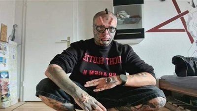 ألماني يجري17 تعديلا كارثيا ليكتسب شكل الجمجمة إحداهم قطع أذنيه