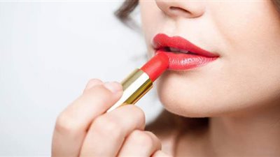 بخطوات اقتصادية اصنعى أحمر الشفاة فى المنزل