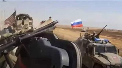 قافلة روسية تعترض مركبتين أمريكيتين وتصدم إحداهما في سوريا | فيديو