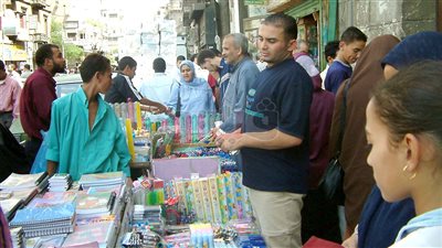 خبير تربوي: تجار الفجالة وراء زيادة أسعار الكتب والورق