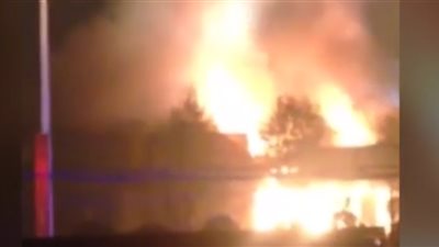 بالفيديو.. مخمور يشعل النار في متجر للألعاب النارية