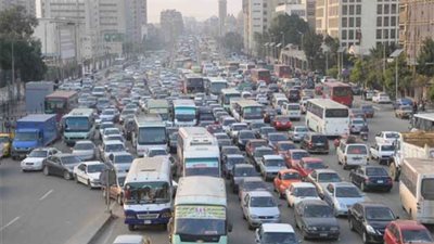 خريطة الحالة المرورية في شوارع القاهرة الكبرى.. كثافات متوسطة بمحور صلاح سالم.. استمرار التحويلات في «بين الجبلين».. وانتشار الخدمات الأمنية في المحاور الرئيسية لضبط المخالفين