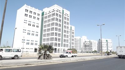 أستاذ جامعي يرسل صورا مخلة لطالبة.. وزوجها يكتشف الواقعة