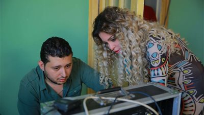 بالصور.. دومينيك حوراني تنتهي من تصوير كليب «الليلة دي يا عمدة»