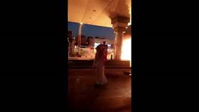 بالفيديو.. شاب سعودي ينجح في منع وقوع كارثة بمحطة بنزين