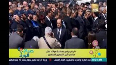 بالفيديو.. شرطي فرنسي يرفض مصافحة «هولاند»