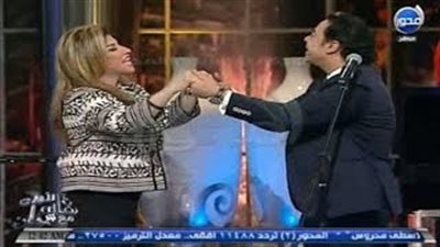 بالفيديو.. هالة سرحان ترقص مع مدحت صالح على أغنية «تلات سلامات»