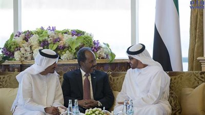 محمد بن زايد يستقبل الرئيس الصومالي في قصر البحر بأبو ظبي