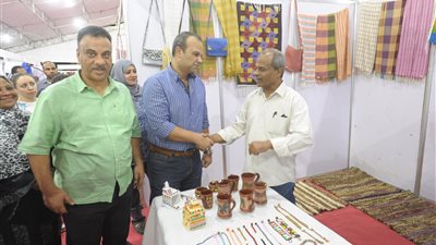 افتتاح مخيم 600 متر لبيع المنتجات بأسعار مخفضة بالأقصر