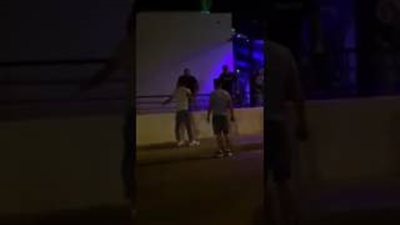 بالفيديو.. لحظة اعتداء حارس ملهى ليلي على شاب بالضرب المبرح