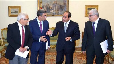 السيسي في الجزء الثاني من حواره للصحف القومية: أنجزنا ما يفوق الخيال خلال عامين.. تسريح مليون عامل «شائعة مغرضة».. منظمات المجتمع المدني الوطنية تنفق مبالغ طائلة لإنشاء العاصمة الإدارية