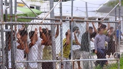 أستراليا تنقل اللاجئين من غينيا الجديدة إلى جزيرة ناورو