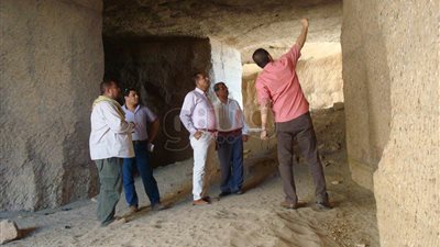 رئيس جامعة أسوان يتفقد منطقة جبل السلسلة الأثرية (صور)