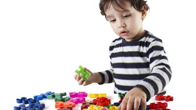 بالفيديو.. أفضل طريقة لتنظيم وقت طفلك بين المذاكرة واللعب