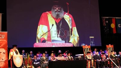 الجامعة الكاثوليكية في أستراليا تمنح الأنبا سوريال الدكتوراه الفخرية