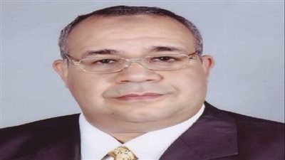 القائم بأعمال رئيس جامعة الأقصر يبحث نظام التدريب الإجباري لكليات الطب 