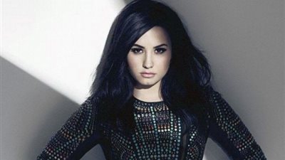 بالصور.. نجمات هوليوود يدخلن علاقات متعددة للتغيير