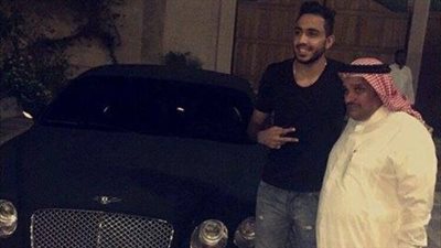 بالصور.. هدايا اللاعبين في الدوريات الخليجية.. كهربا يحصل على «بنتلي» بعد حصد كأس ولي العهد.. «بوغاتي» مكافأة لمجهودات عموري.. ومشجعة إماراتية تمنح لاعب الاتحاد «فيراري»