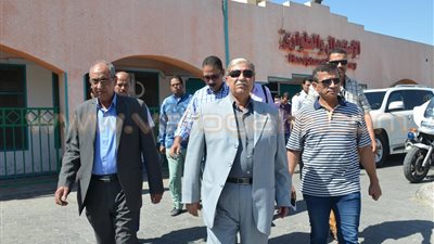 محافظ الإسماعيلية يتفقد طوارئ المستشفى العام والعيادات الخارجية