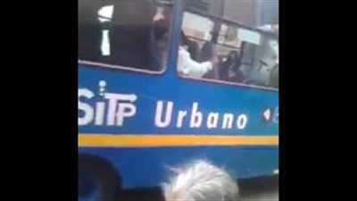 بالفيديو.. أفضل طريقة للقبض على «حرامي» داخل أتوبيس