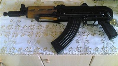 ضبط بندقية آلية بجوار سور كلية الزراعة بشبرا