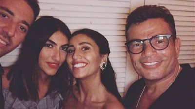 ٣ أشياء لفتت انتباه الجمهور في عيد ميلاد عمرو دياب غير دينا الشربيني